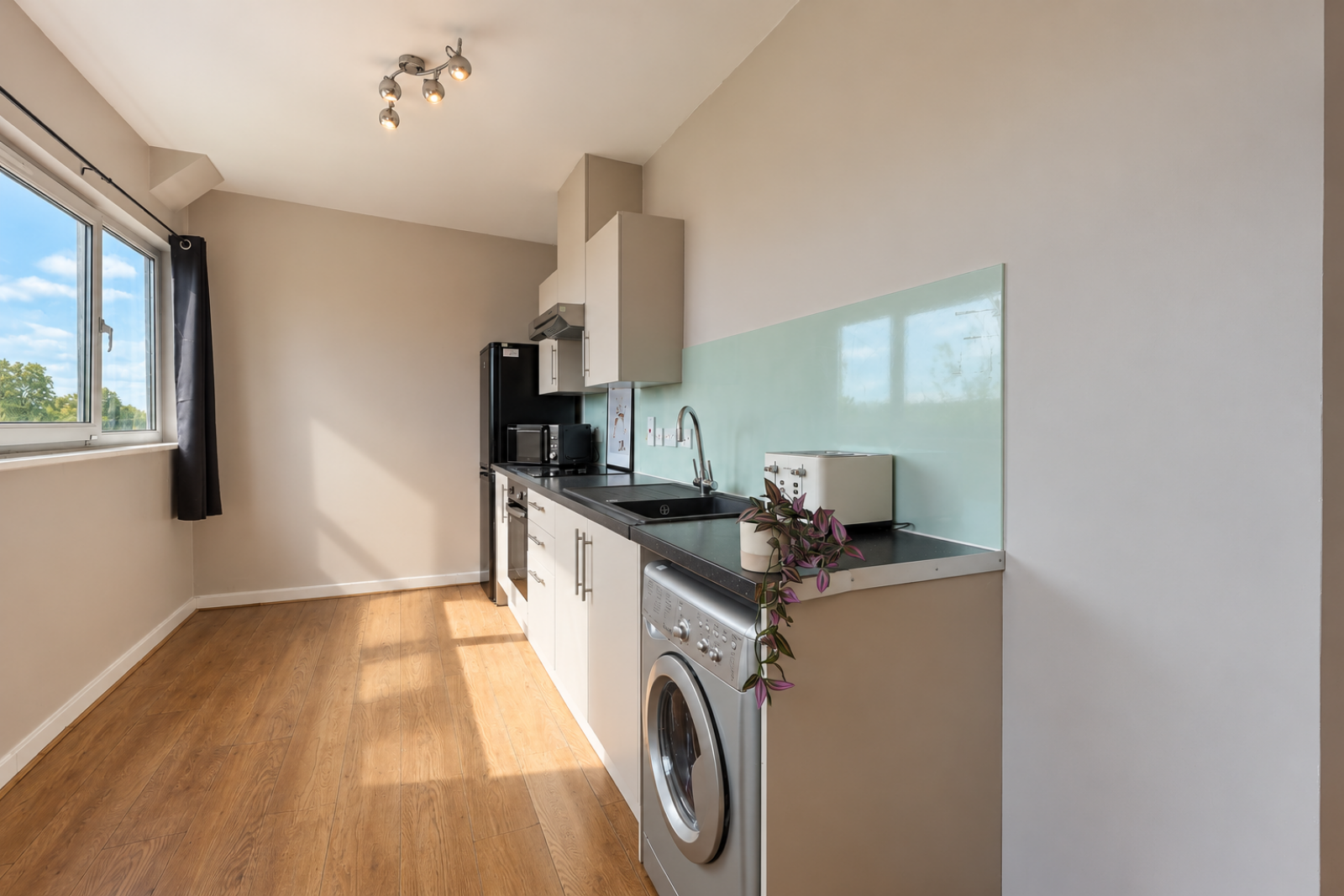 Flat 34, Mayfair Court