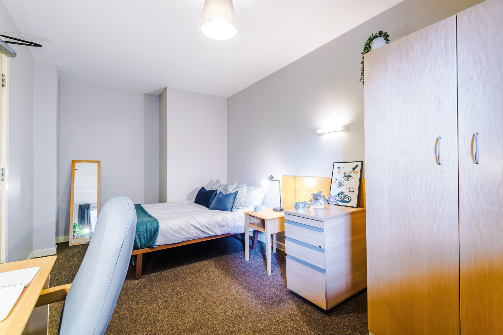 Flat 76, Mayfair Court