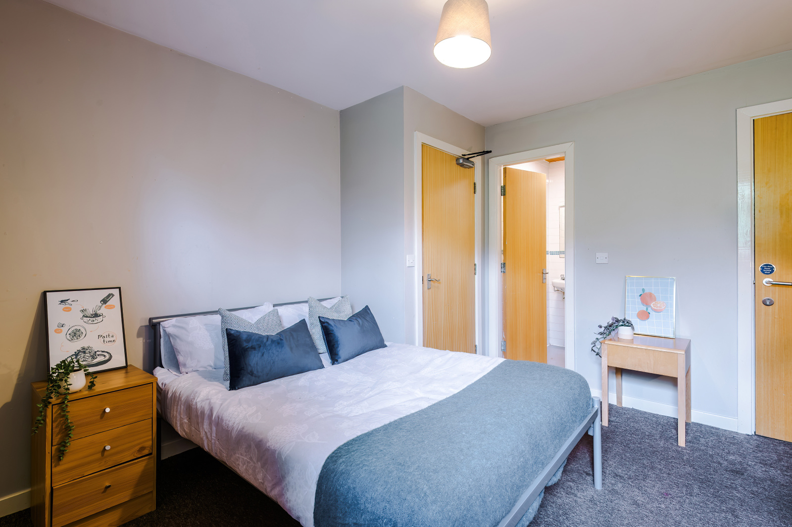 Flat 76, Mayfair Court